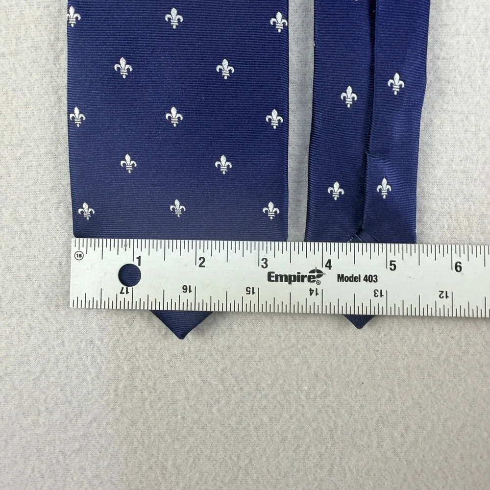 Charles Tyrwhitt Mens Navy Blue Fleur De Lis Classic Silk Necktie London